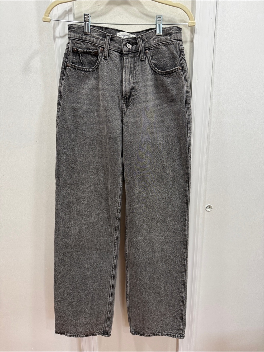 Abercrombie & Fitch Women's Straight Leg Jeans in Charcoal Gray